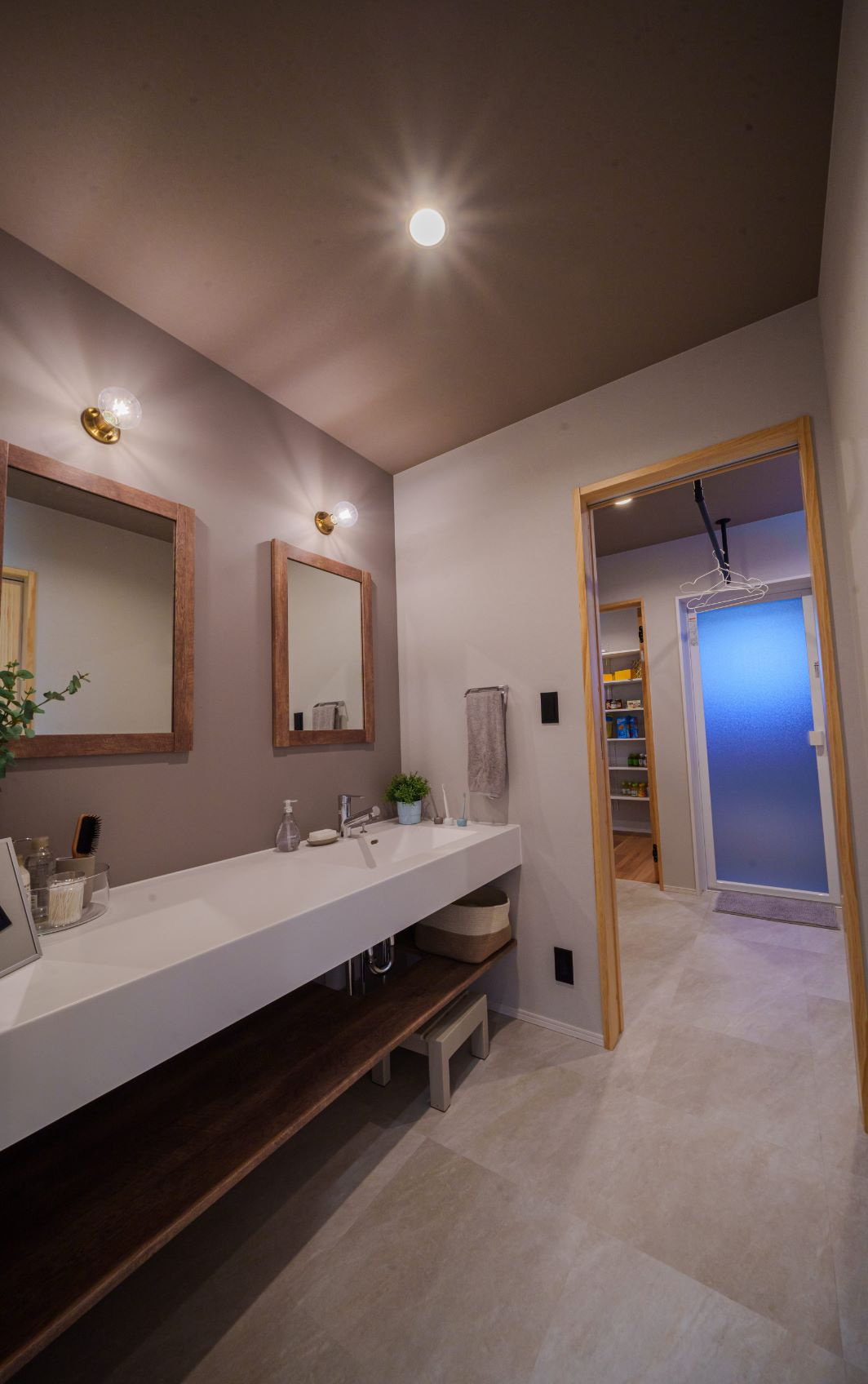 焼津市大住　モデルハウスの独立洗面台