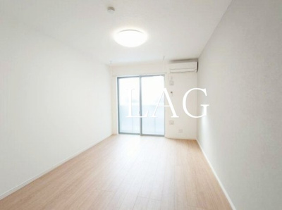 【居間・リビング】 | キャメル親水公園 | 洋室のお部屋です。