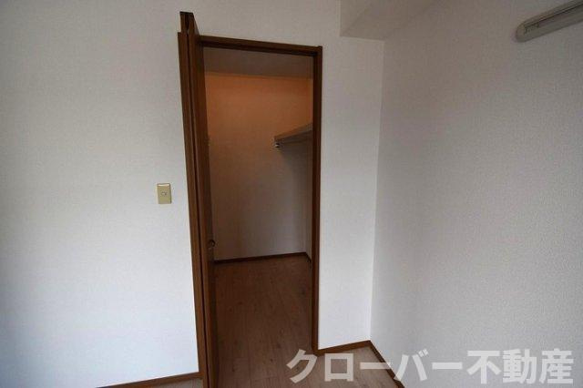 リビングタウン宇多津 B棟の収納|ウォークインクローゼット