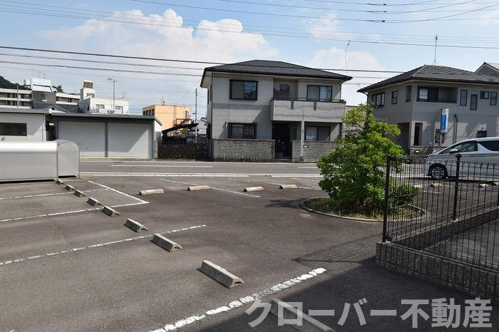 リビングタウン宇多津 B棟の駐車場|駐車場