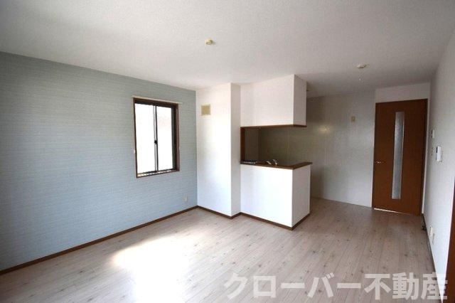 リビングタウン宇多津 B棟の居間・リビング|LDK12.2帖