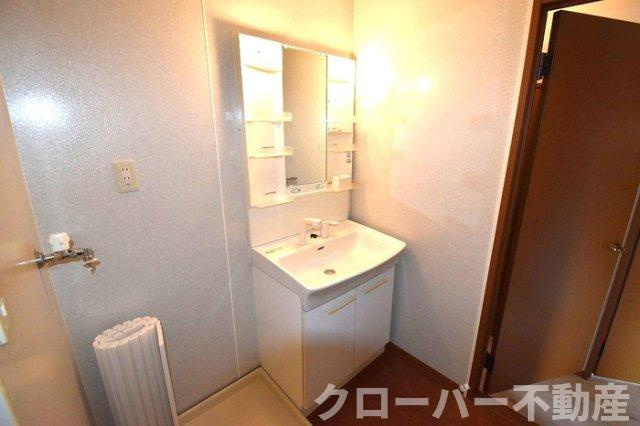 リビングタウン宇多津 B棟の独立洗面台|洗髪洗面化粧台