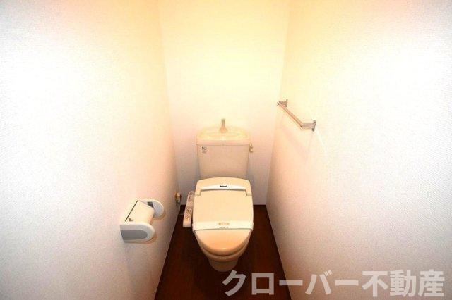 リビングタウン宇多津 B棟のトイレ|温水洗浄暖房便座