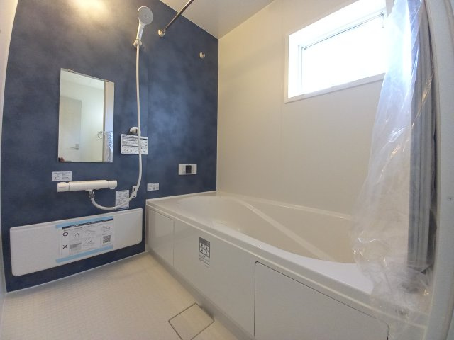 【平下平窪1期／2号棟】　おしゃれさん必見♪デザイナーズ新築建売住宅！　の浴室|同施工◆ユニットバスの写真です◆　フルオート機能で、時間帯を気にせず、家族全員が暖かい湯船に浸かることができます。一日の疲れを癒してくれそうですね♪

