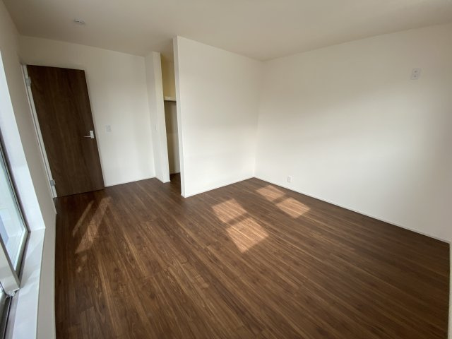 【住宅ローンはプラスへお任せください♪】　☆平泉崎第8／6号棟☆　の洋室|個人の部屋や寝室として使える洋室です