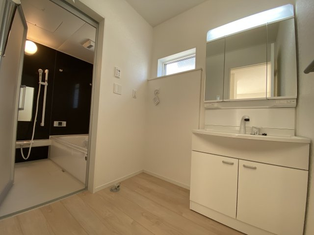 【いわき市泉玉露第5　全2棟／2号棟】※必ずもらえる選べるキャンペーン実施中♪の独立洗面台|■□■洗面所の写真です■□■　使い勝手の良い洗面台は、奥様の身支度の時間も楽しくなりそうですね。