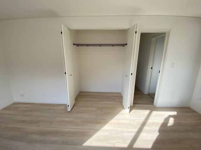 【いわき市泉玉露第5　全2棟／2号棟】※必ずもらえる選べるキャンペーン実施中♪の収納|◆収納スペースの写真です◆　十分な広さがあるので収納には困りませんね♪　お手持ちの衣類ケースなども置ける大空間で、寝室がスッキリ使えます。


