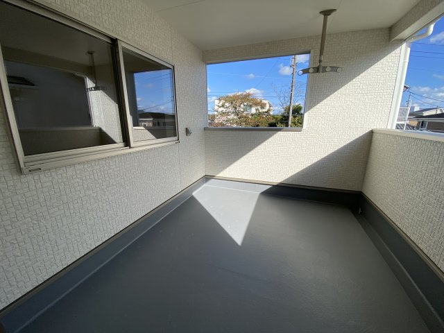 【いわき市泉玉露第5　全2棟／2号棟】※必ずもらえる選べるキャンペーン実施中♪のバルコニー|同施工　■□■バルコニーの写真です■□■　お布団など大きいものも、充分に干せる広さがございます。