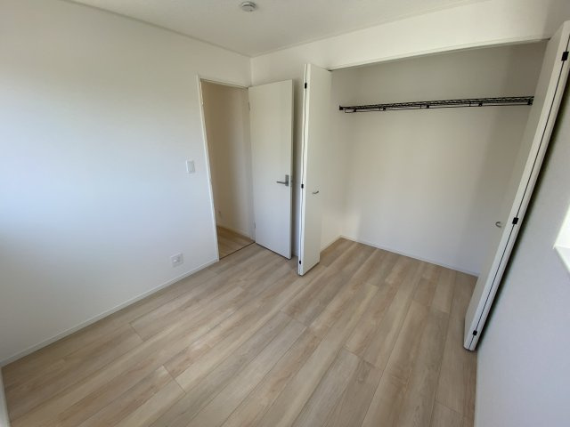 【いわき市泉玉露第5　全2棟／2号棟】※必ずもらえる選べるキャンペーン実施中♪の収納|◆収納スペースの写真です◆　十分な広さがあるので収納には困りませんね♪　お手持ちの衣類ケースなども置ける大空間で、寝室がスッキリ使えます。