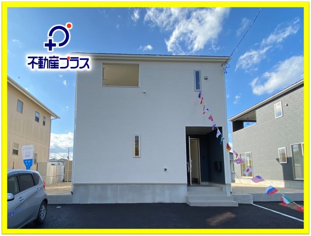 【いわき市泉玉露第5　全2棟／2号棟】※必ずもらえる選べるキャンペーン実施中♪の前面道路含む現地写真|外壁仕上げ材は窯業系サイディング。裏面に付着した汚れが、雨水によって流れ落ちやすい「防汚機能付きサイディング」を採用。外壁の美しさが長持ちします♪
