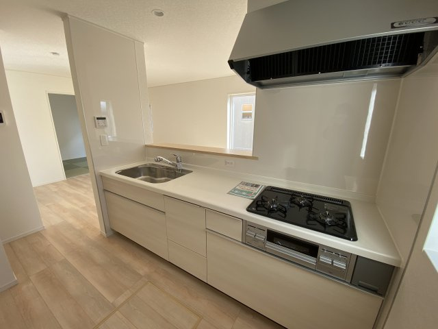 【いわき市泉玉露第5　全2棟／2号棟】※必ずもらえる選べるキャンペーン実施中♪のキッチン|■□■キッチンの写真です■□■　家族団らんの時間が増えそうなリビングですね。