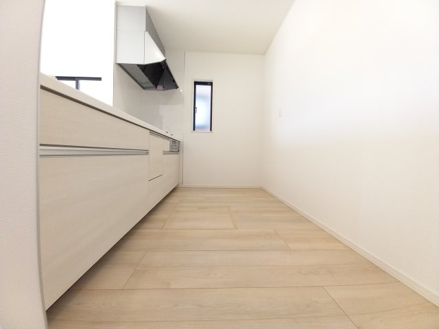 【いわき市小名浜南富岡　第1】　1号棟　※必ずもらえる選べるキャンペーン実施中！のキッチン|同施工　■□■キッチンの写真です■□■　家族団らんの時間が増えそうなリビングですね。