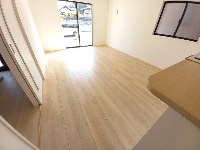 【いわき市小名浜南富岡　第1】　1号棟　※必ずもらえる選べるキャンペーン実施中！の居間・リビング|同施工　■□■リビングの写真です■□■　家族団らんの時間が増えそうなリビングですね。