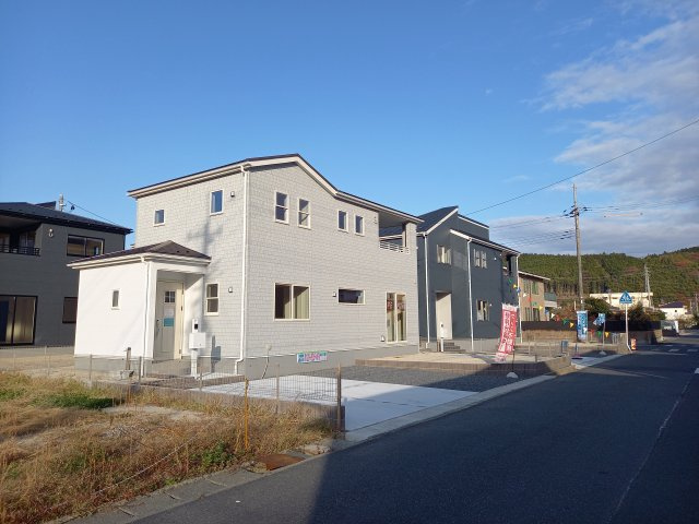 【平下平窪　第11】全4棟／4号棟　選べる豪華家電キャンペーン実施中♪※平第四小・平第一中　の前面道路含む現地写真|同施工◆外観の写真です◆　
お洒落な新築は気分が上がりますね♪　新しい暮らしをお楽しみいただけます！！家に帰宅するのがより一層楽しみになります♪

