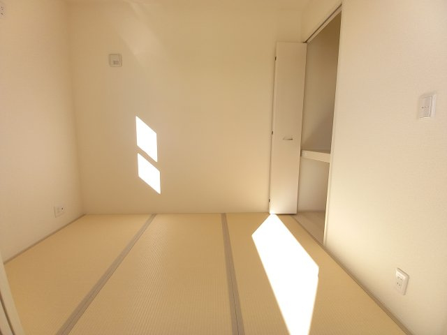 【いわき市自由ケ丘２期】全２棟／2号棟　■住宅ローンに不安がある方は不動産プラスまで■の和室|同施工◆和室の写真です◆　和室でゆっくりと過ごせるのは、贅沢な時間ですね♪　鮮やかな緑色がキレイです！！（＾＾）/

