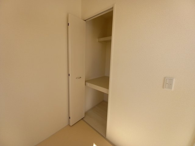 【いわき市自由ケ丘２期】全２棟／2号棟　■住宅ローンに不安がある方は不動産プラスまで■の収納|同施工◆和室の写真です◆　和室には押入もございますので、お布団などを収納しておけば、来客の際にもサッと出せて便利ですね。