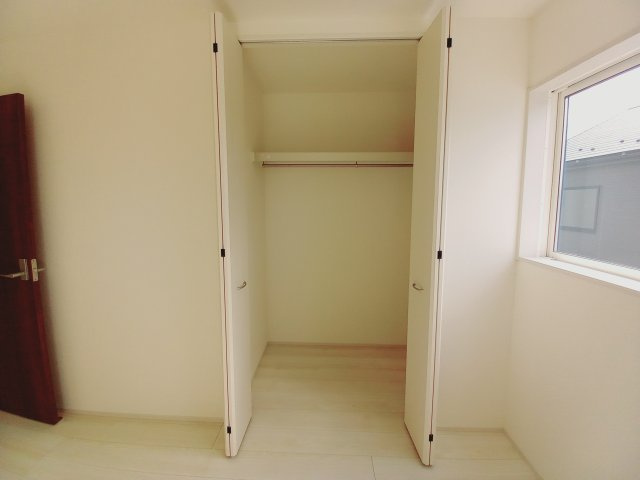 【いわき市自由ケ丘２期】全２棟／2号棟　■住宅ローンに不安がある方は不動産プラスまで■の収納|同施工◆居室の写真です◆　木の温もりがナチュラルでくつろげる空間ですね♪　子供部屋としても、寝室としても、どんなインテリアにしようか…選ぶ楽しみが増えますね♪