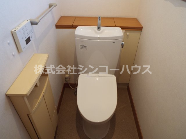 【トイレ】 | 久喜市松永　中古戸建 | 2階のトイレ。