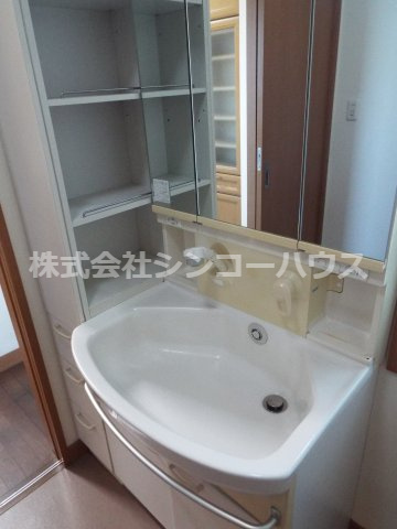 【独立洗面台】 | 久喜市松永　中古戸建 | 1階独立洗面台。