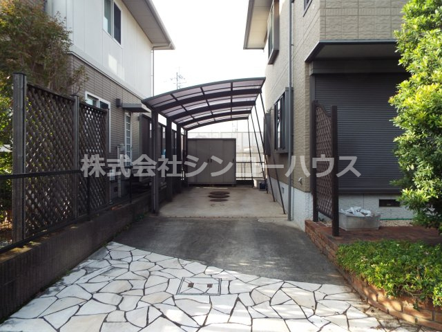 【駐車場】 | 久喜市松永　中古戸建 | 駐車スペースです。嬉しいカーポート付。