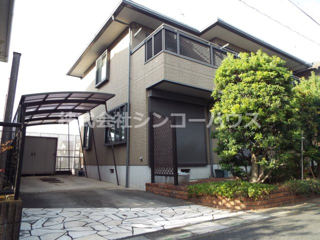 【外観】 | 久喜市松永　中古戸建 | 自然も感じられる植栽。