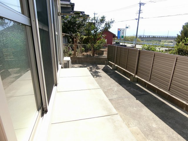 リュミエル B棟のバルコニー|落ち着いた時間を過ごせるバルコニーです