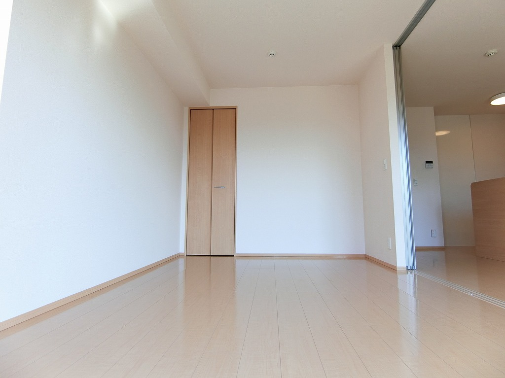 リュミエル B棟の洋室|ゆったりした洋室です