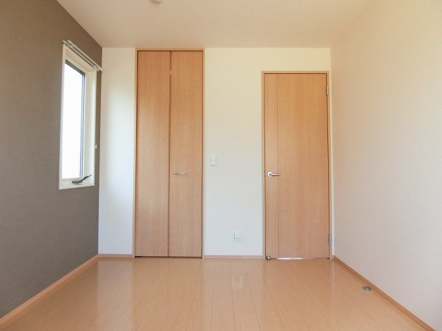 リュミエル B棟の寝室|ゆとりの広さです