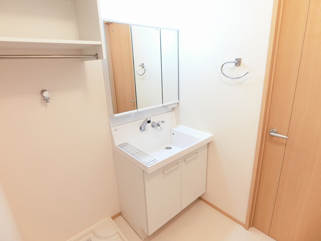 リュミエル B棟の独立洗面台|独立洗面台、朝の身支度には欠かせません