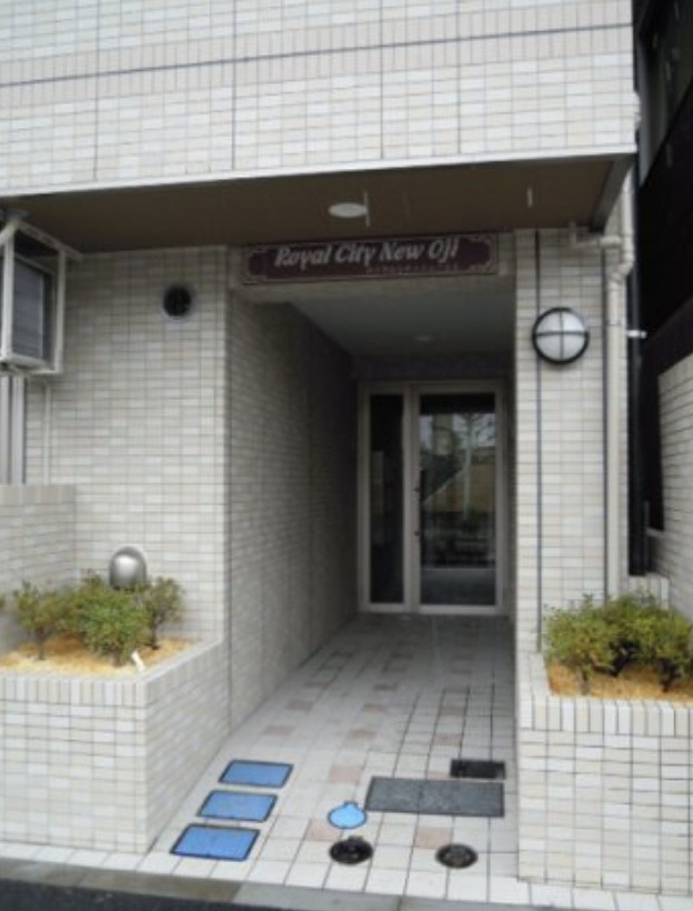 第二アルレ堀之内のエントランス