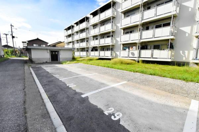 【駐車場】 | ビレッジハウス寺山2号棟 | 車をお持ちの方に嬉しい駐車場付きの物件です