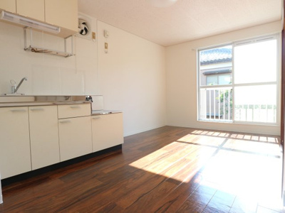 【居間・リビング】 | コーポセレクトB | ゆったり過ごせるリビングです