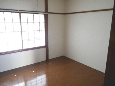 【洋室】 | ホワイトハウスⅢ | 明るい洋室です