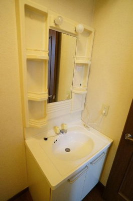 【独立洗面台】 | コーポマルイⅤ | 独立洗面台あり、毎朝おしゃれに忙しい女性の方におすすめです