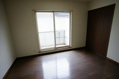 【洋室】 | コーポマルイⅤ | 個人の部屋や寝室として使える洋室です