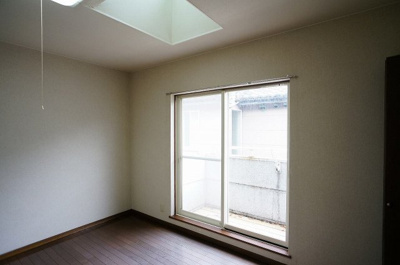 【洋室】 | コーポマルイⅤ | 個人の部屋や寝室として使える洋室です