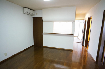 【居間・リビング】 | コーポマルイⅤ | 使いやすい居間です