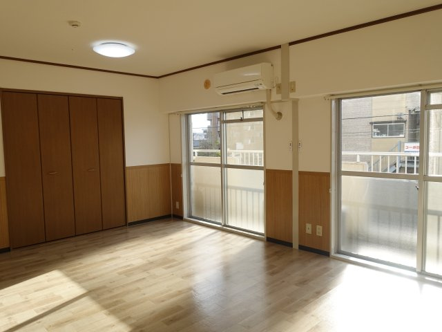 新潟昭和ビル（駅南）の居間・リビング