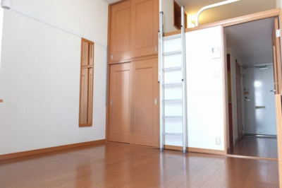 【寝室】 | レオパレスプルミエール | 使い勝手のいい寝室です