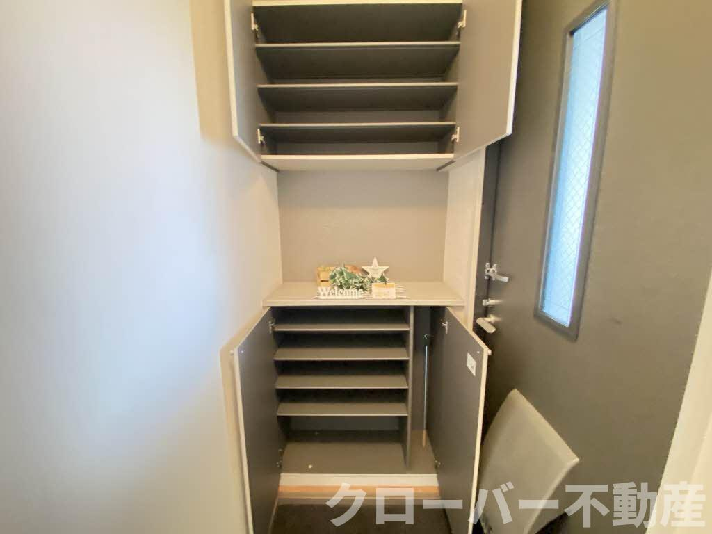 コスモタウン森岡Ⅱ B棟の玄関