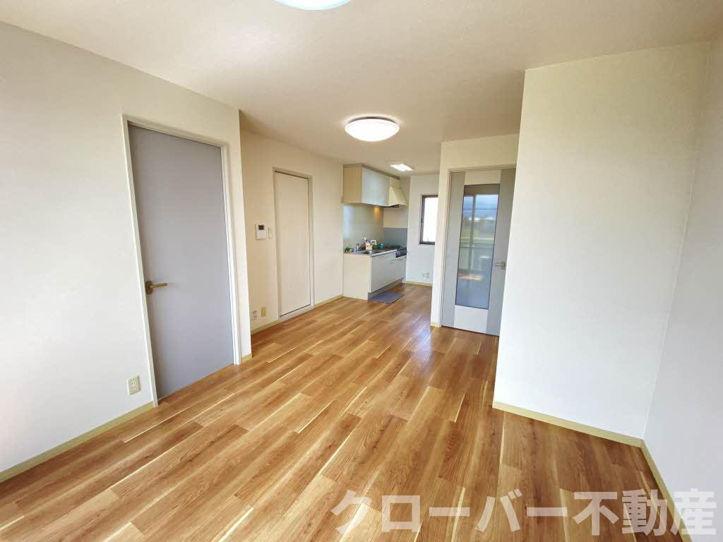 コスモタウン森岡Ⅱ B棟の居間・リビング