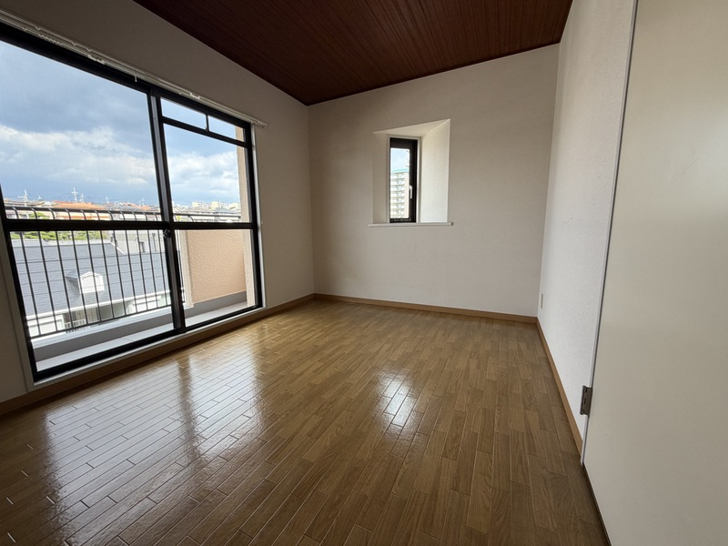 第一柏木ハイツの洋室