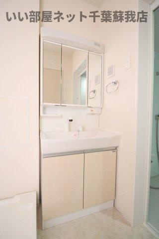 セレーノアキの独立洗面台|朝の支度にも助かる、独立の洗髪洗面化粧台