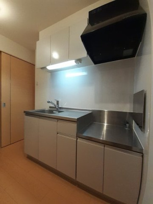 【キッチン】 | ラ・フィエスタⅠ | きれいなキッチンです