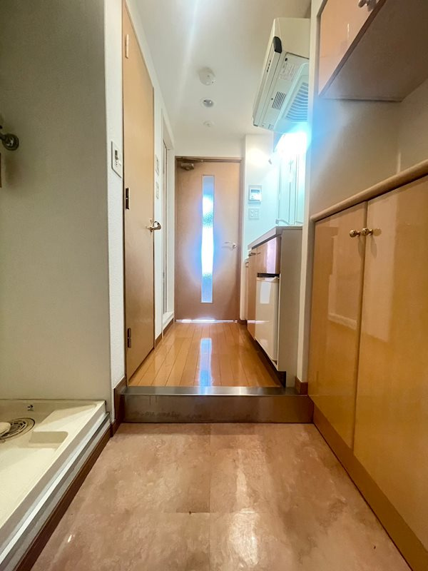 エステムコート新神戸エリタージュの玄関