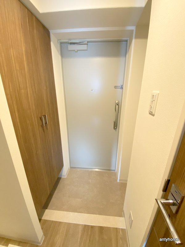 Dimora難波　仲介手数料無料の玄関