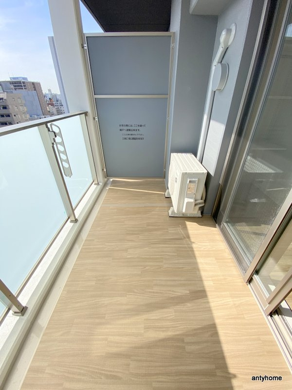 Dimora難波　仲介手数料無料のバルコニー