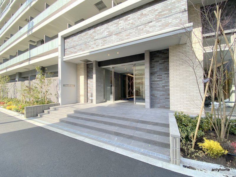 Dimora難波　仲介手数料無料のエントランス
