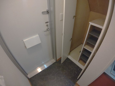 【玄関】 | レオパレスｂｅａｔｕｍ | 収納もある玄関です