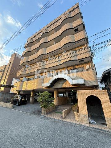 グランド・パレスジュイレーのエントランス